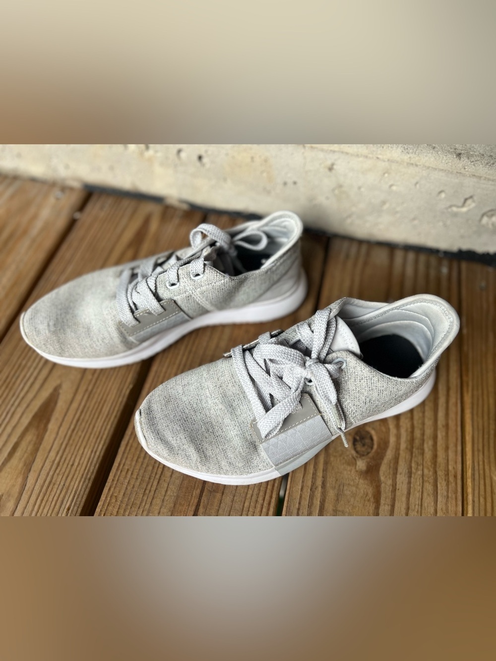 Reebok 6 1/2 Light Gray Knit Athletic Sneakers - Picture 7 of 12